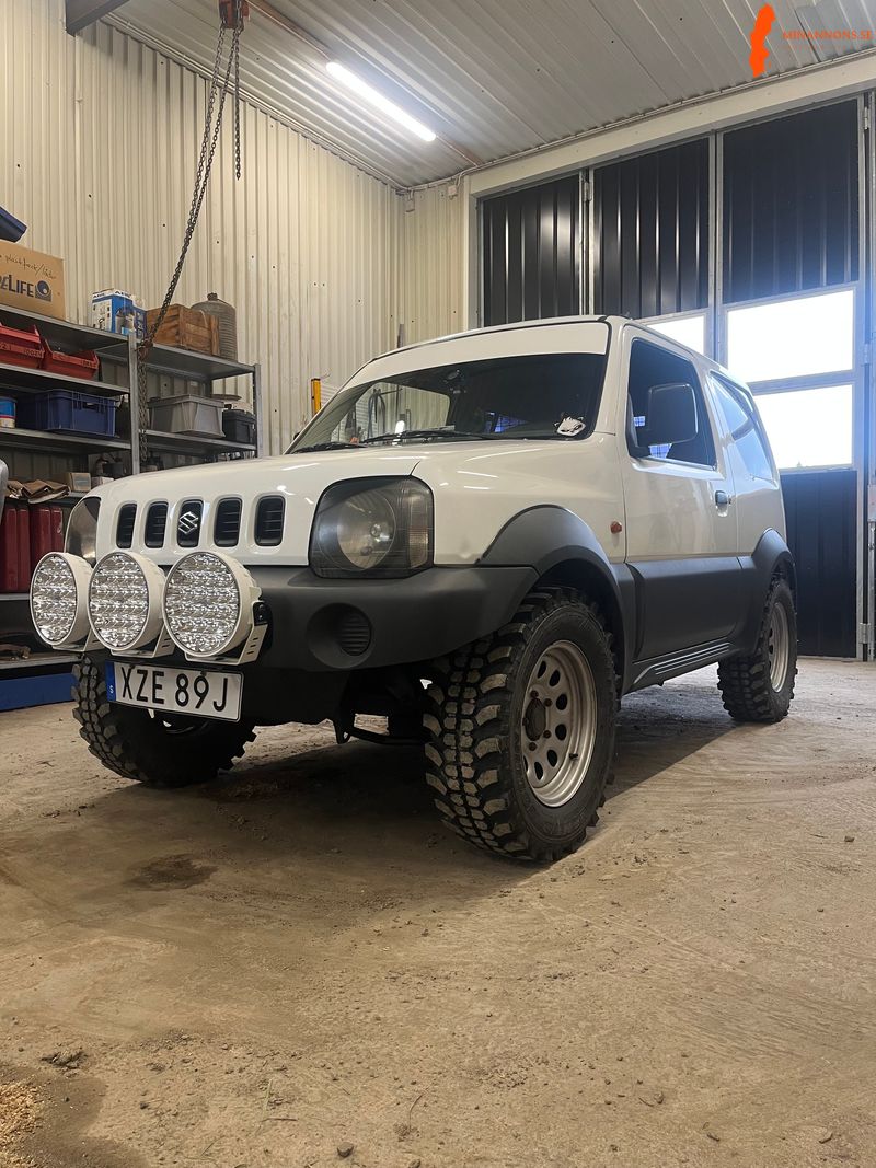 suzuki-jimny-a-traktor