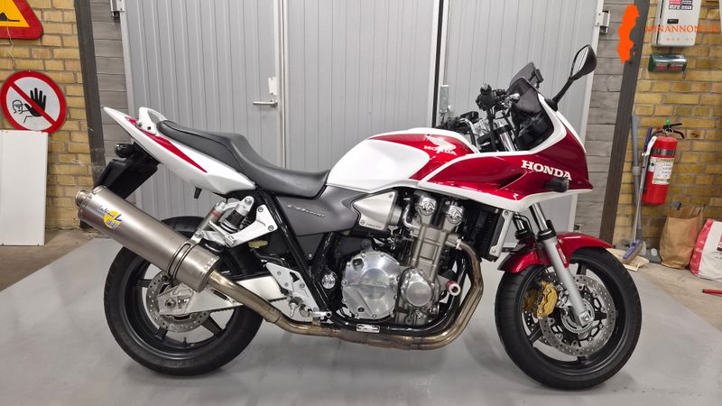 Honda Cb1300 2005 endast 2897 mil Nyservad Toppskick