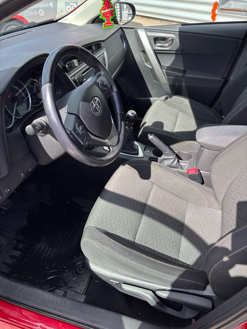 toyota-toyota-auris-14-d-4d-fwd