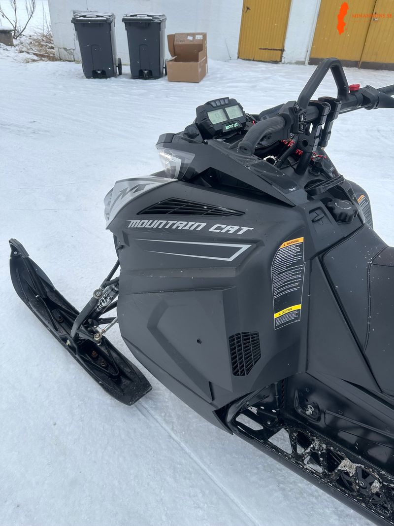arctic-cat-m8000-2019