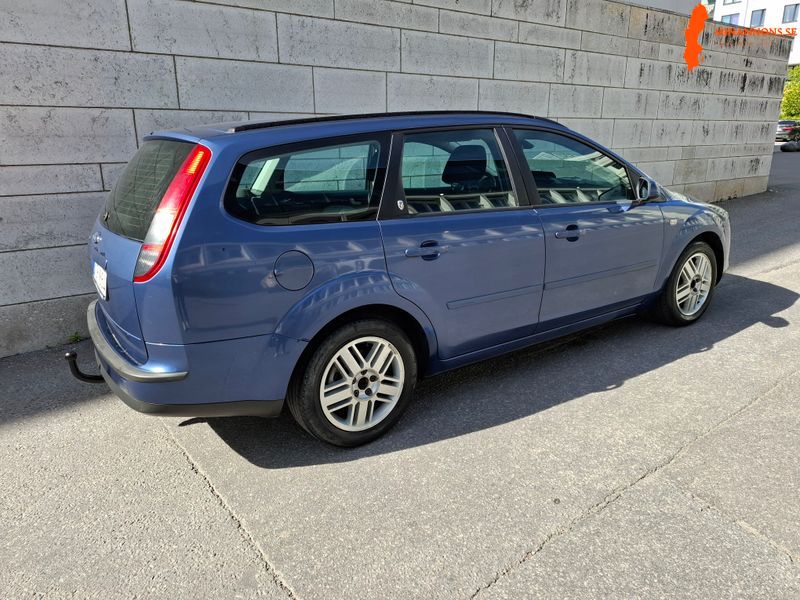 ford-focus-20-ghia-kombi-06-automat