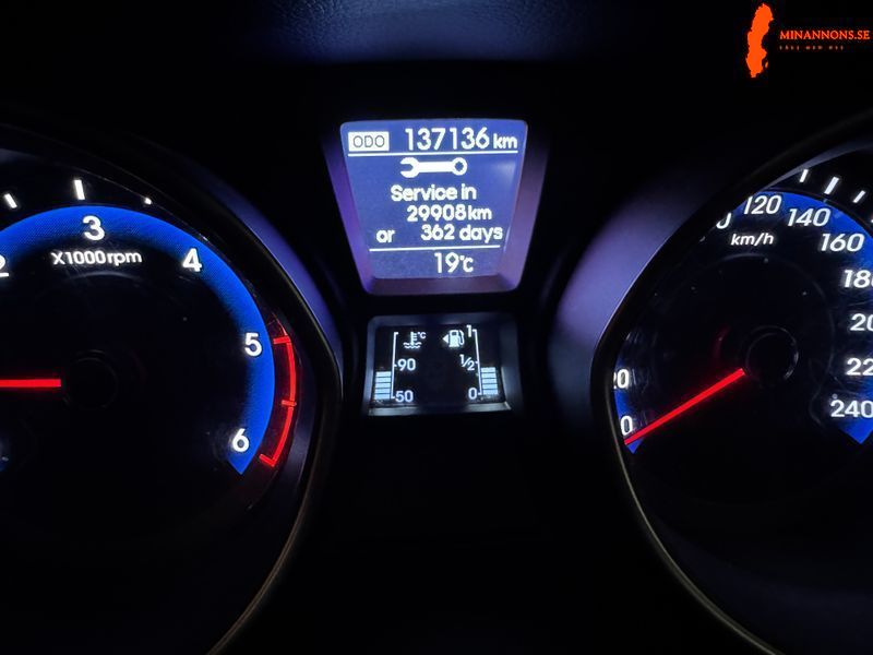 hyundai-i-30-16-crdi-panoramatak-nyservad