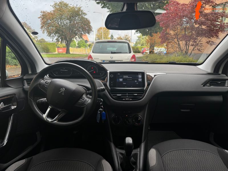 peugeot-208-5-dorrar-12-puretech-82-manuell-82hk-2015