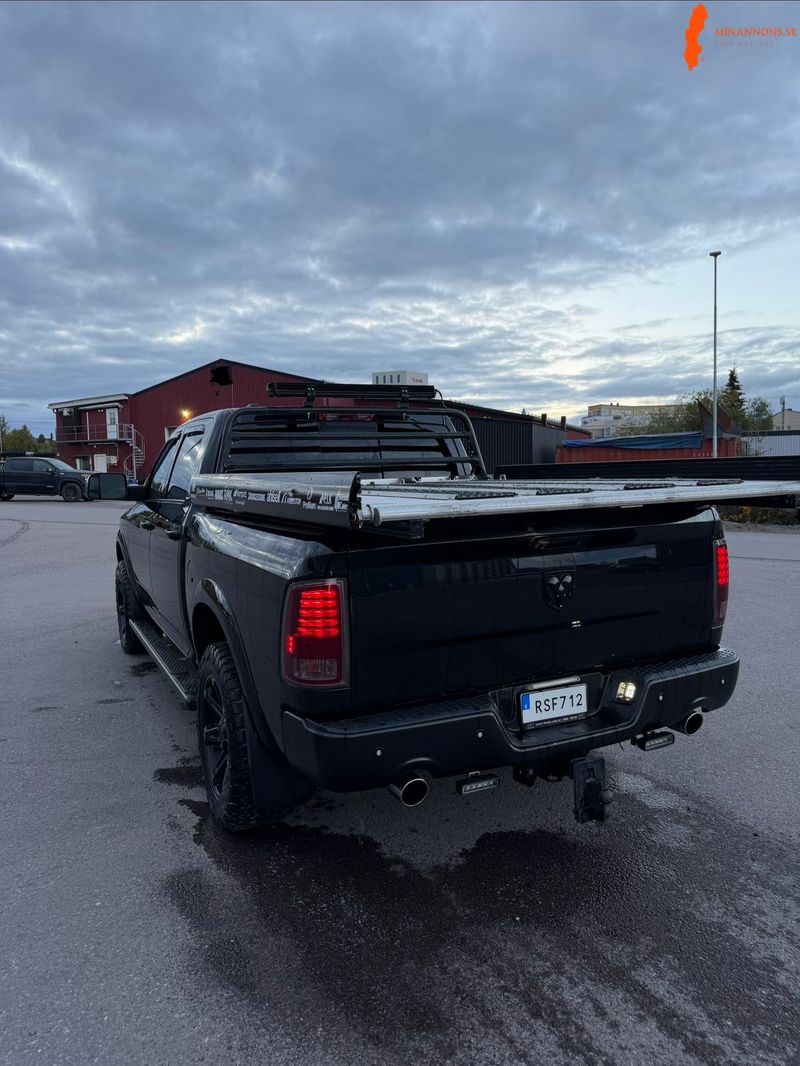 dodge-ram-1500-30-ecodiesel-30-d-v6-4x4