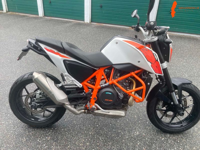 2015-ktm-duke-690-a2
