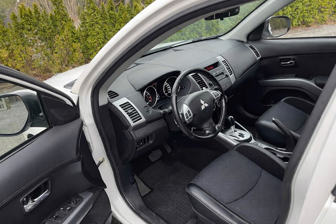 mitsubishi-outlander-5-seater-24-mivec-flexifuel-awc-invecs-iii-cvt