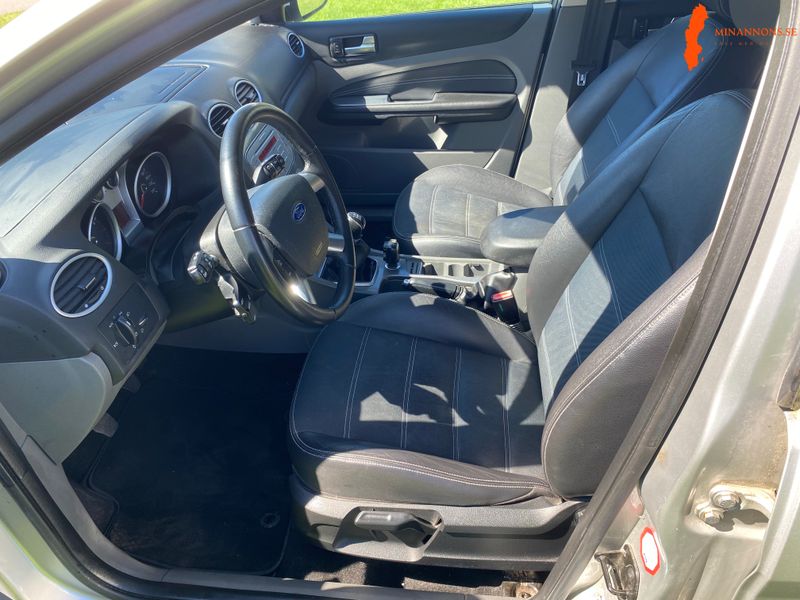 ford-focus-titanium-18-flexifuel-endast-2-brukare-sedan-ny