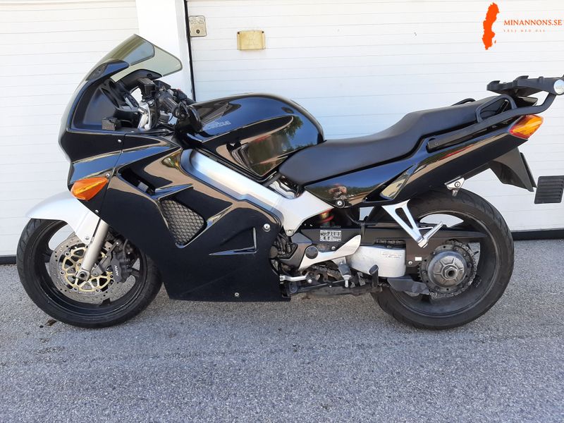 honda-vfr800-98