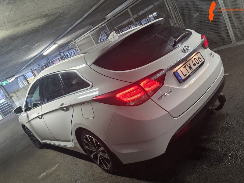 hyundai-i-40-cw-17-crdi-141hk