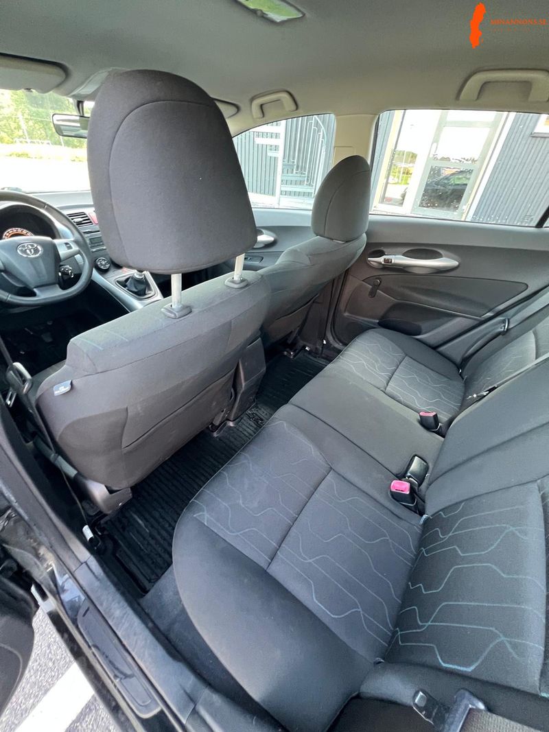 toyota-toyota-auris-14-d-4d-fwd