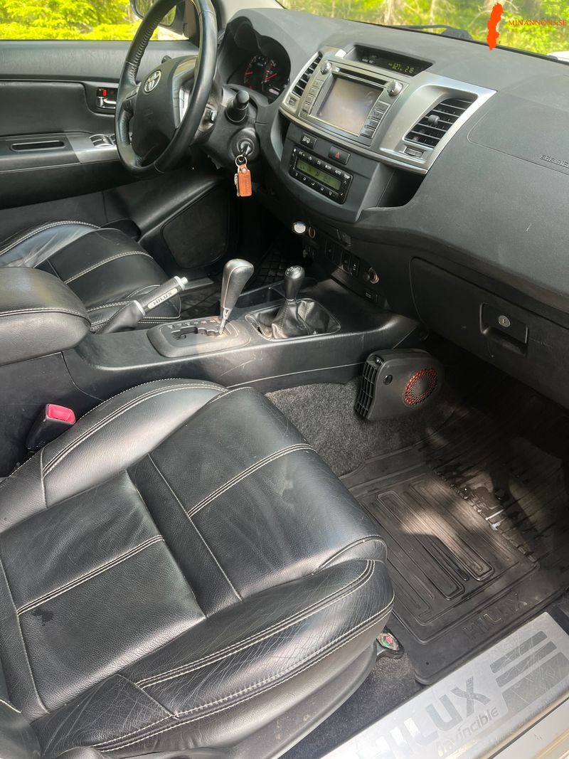 toyota-toyota-hilux-d-cab-30-d-4d-4wd