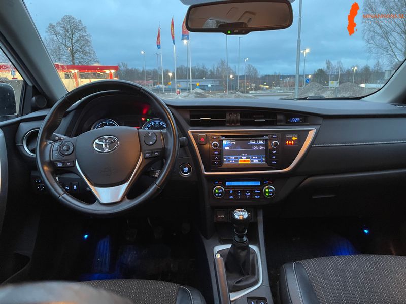 toyota-auris-touring-sports-20-d-4d-man-vhjuldrag