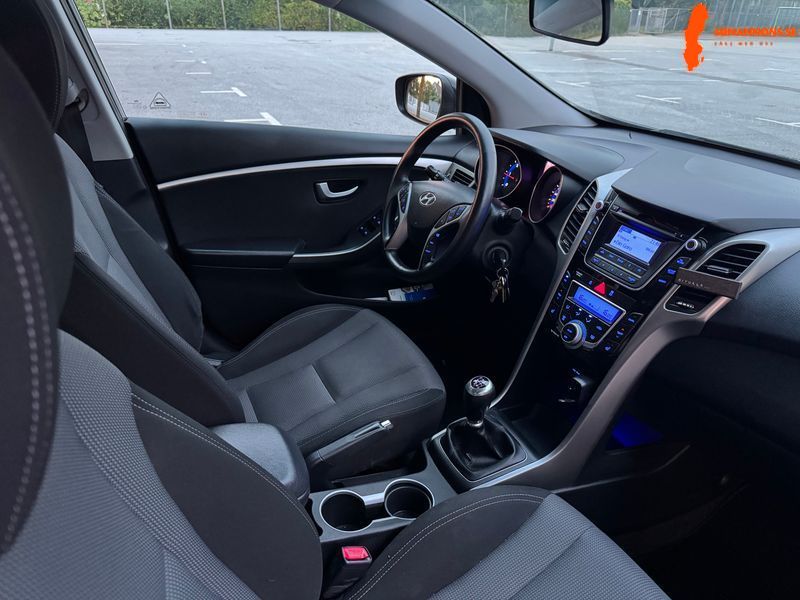 hyundai-i-30-16-crdi-panoramatak-nyservad