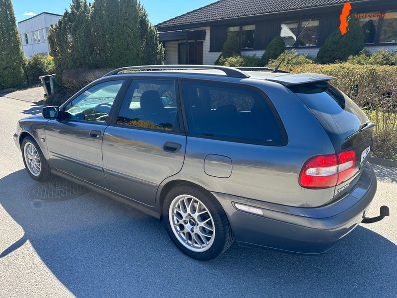 volvo-v40-20t-163-hk-classic-2004-18000-mil-nybesiktigad-fint-skick