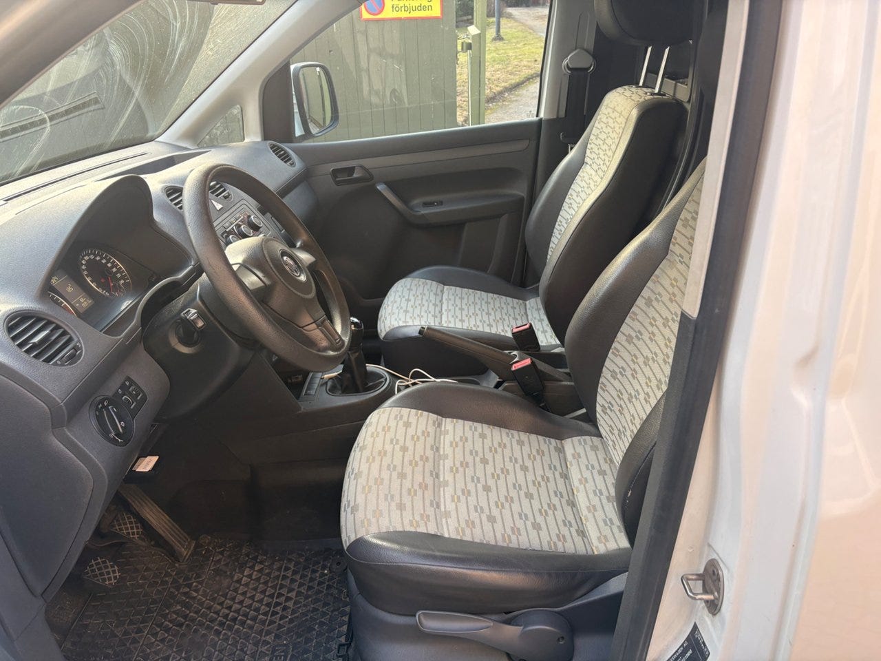 volkswagen-caddy-skapbil-16-tdi-manuell-75hk-2013