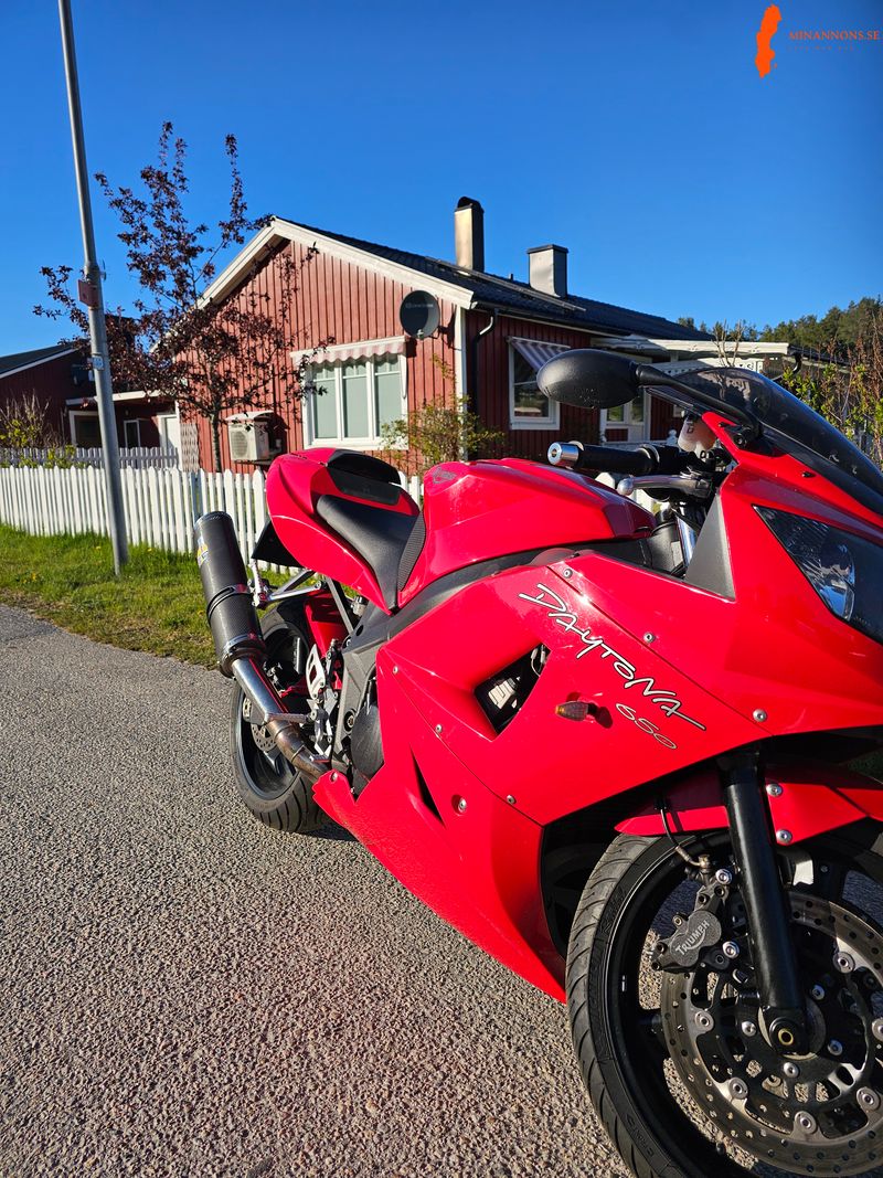 triumph-daytona-650