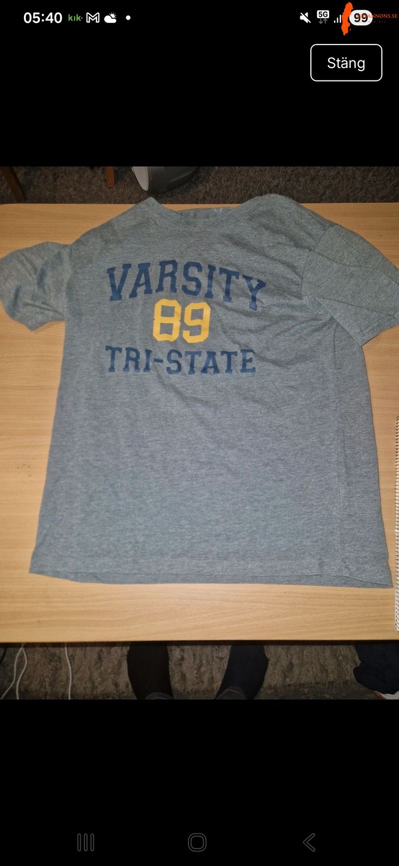 gra-t-shirt-med-tryck-varsity-89-st-s