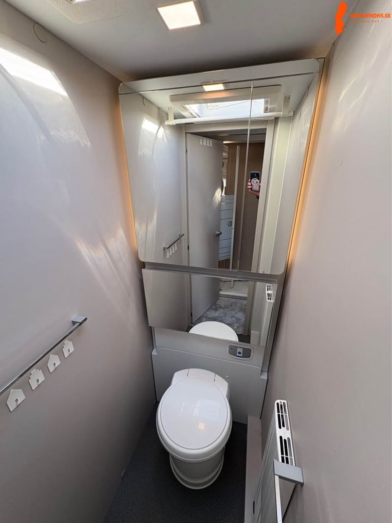adria-adora-673pk