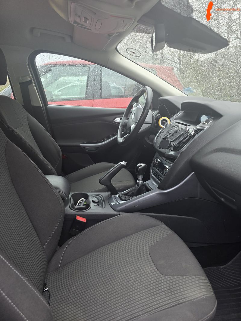 ford-focus-16-titanium-11-800-mil-fin-valvardad-vinterdack-dubb-med-falgar