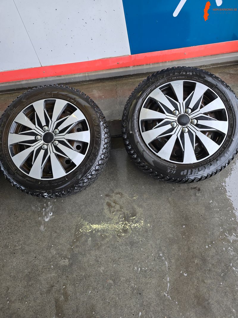 ford-focus-16-titanium-11-800-mil-fin-valvardad-vinterdack-dubb-med-falgar