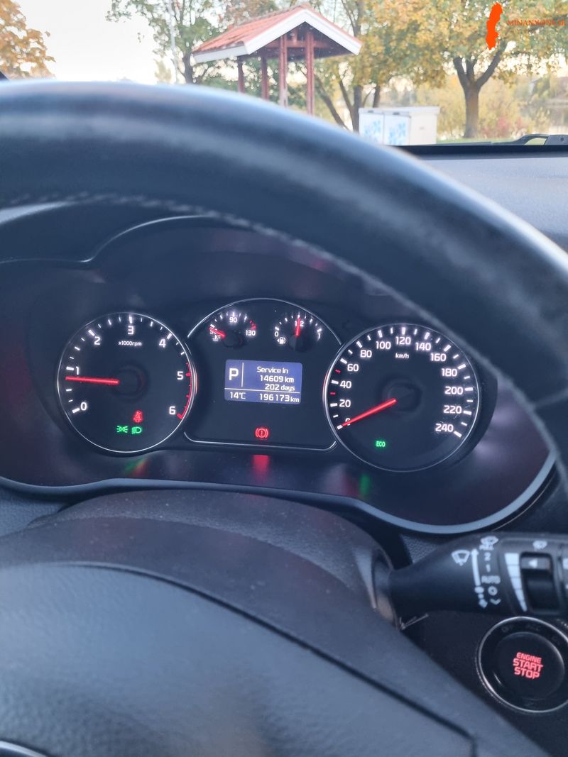 kia-carens-17-crdi-fwd