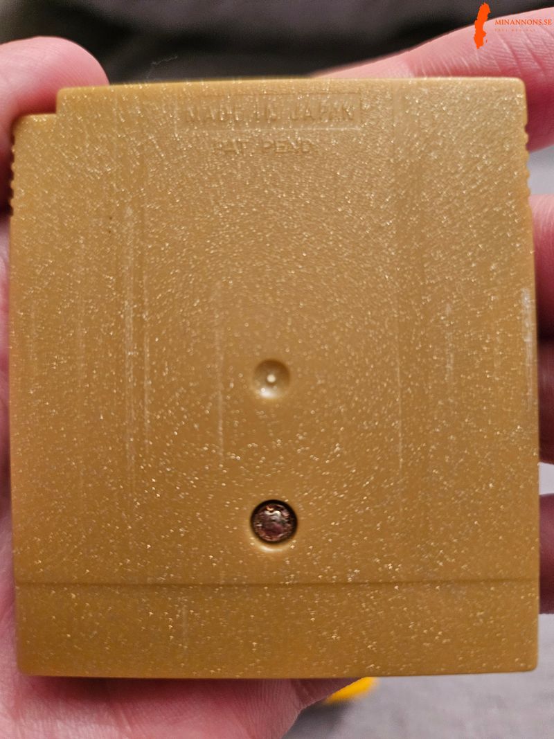 gameboy-pikachu-edition-pokemon-gold