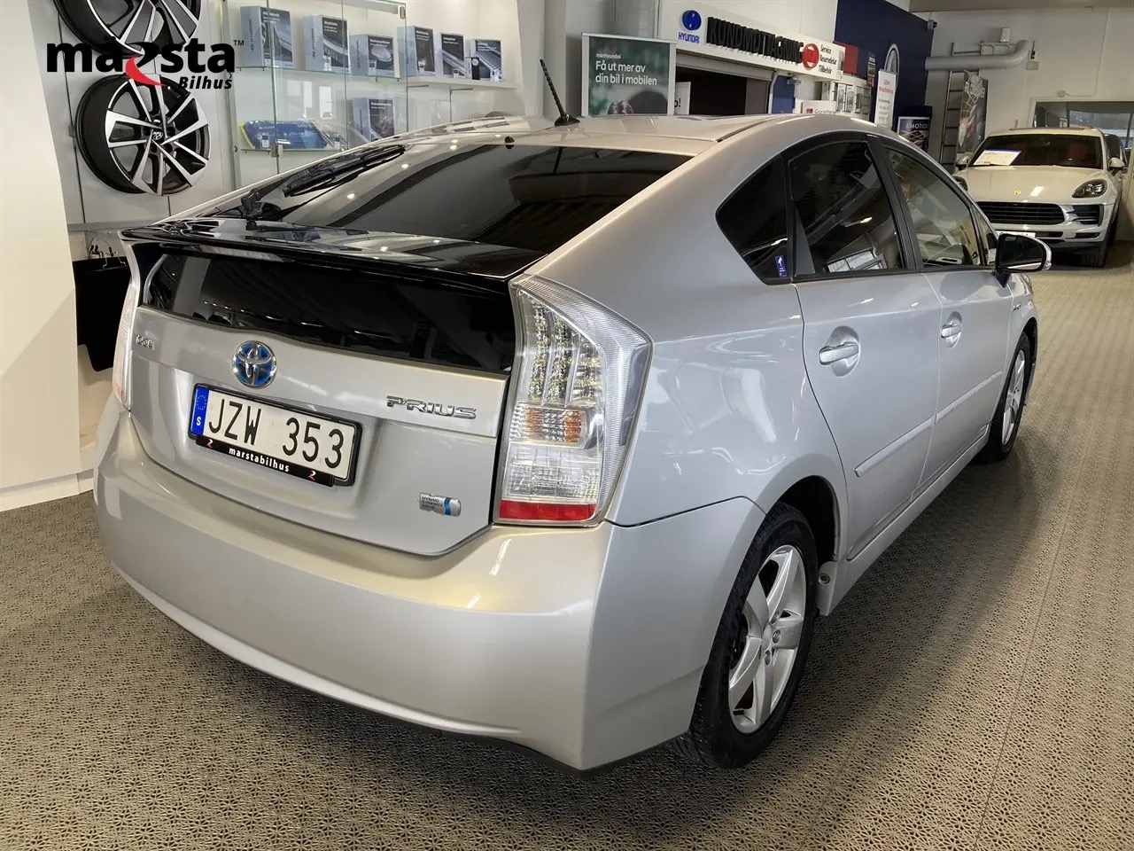 toyota-prius-hybrid-cvt