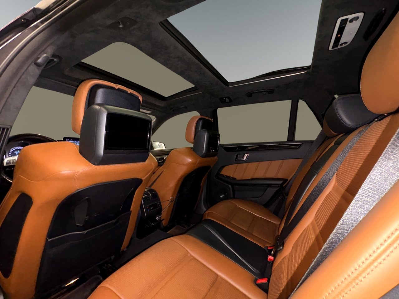 mercedes-benz-e-63-amg-t-amg-speedshift-mct-525hk-2011