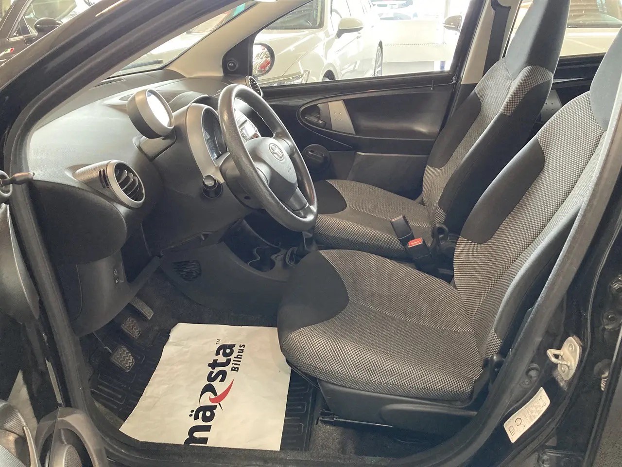 toyota-aygo-5-dorrar-10-vvt-i-manuell-68hk-2013