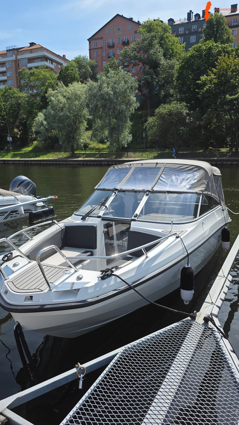 finnmaster-r6-f200-med-stora-motorn-och-fa-gangtimmar