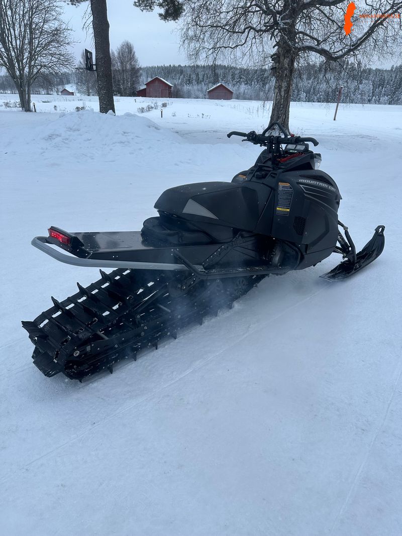 arctic-cat-m8000-2019